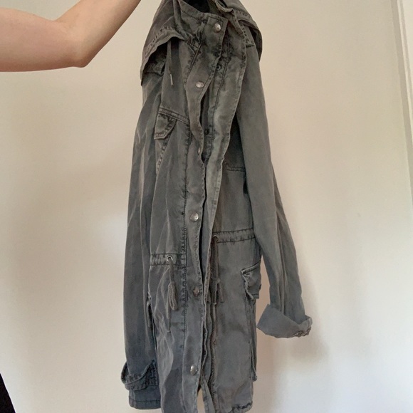 Aritzia Army jacket size small! - Picture 3 of 5
